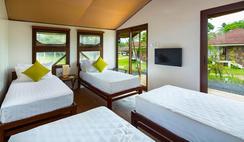 Solina Beach & Nature Resort Carles Exterior photo