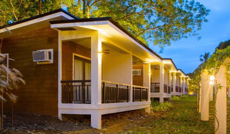 Solina Beach & Nature Resort Carles Exterior photo