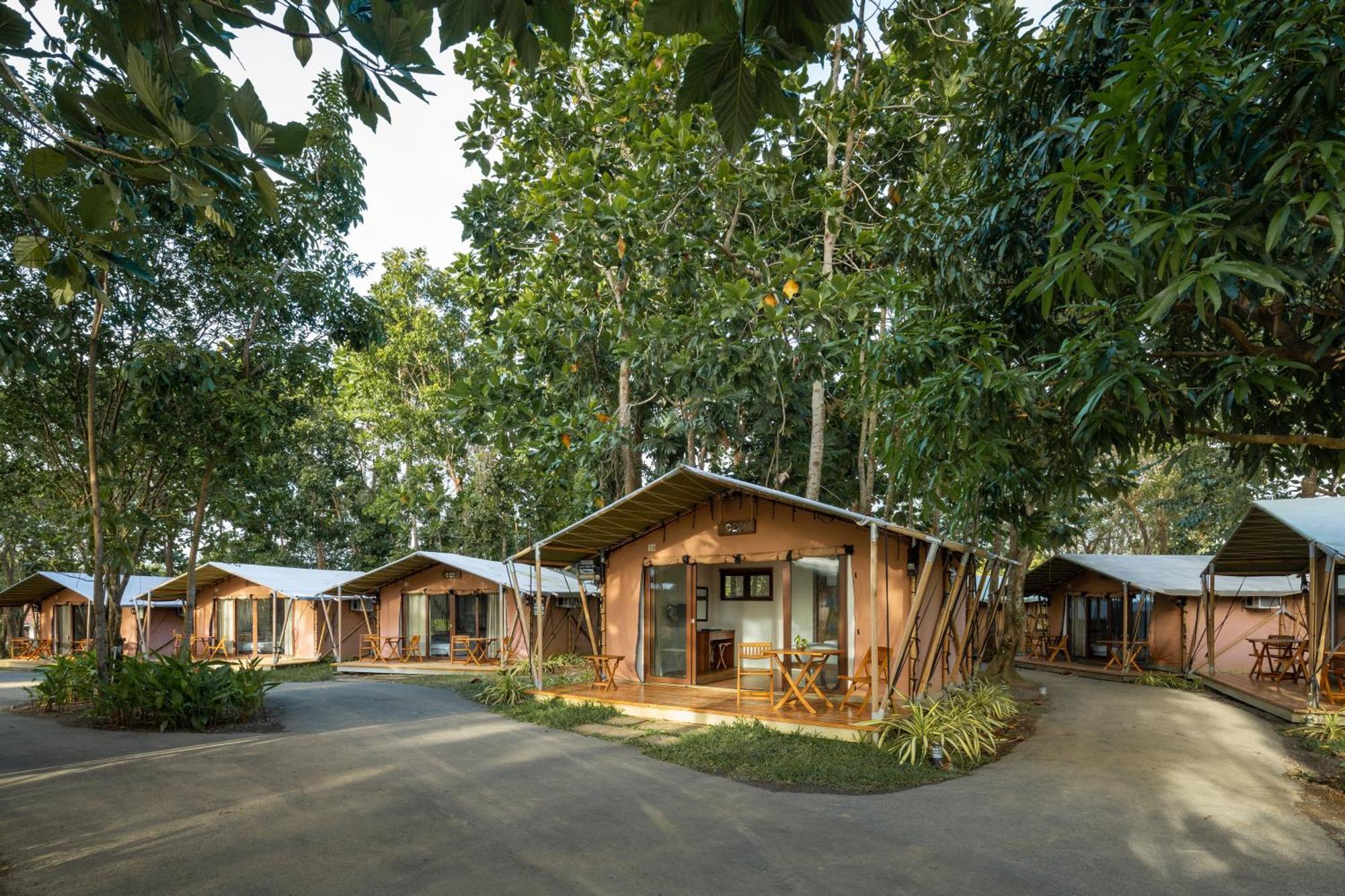 Solina Beach & Nature Resort Carles Exterior photo