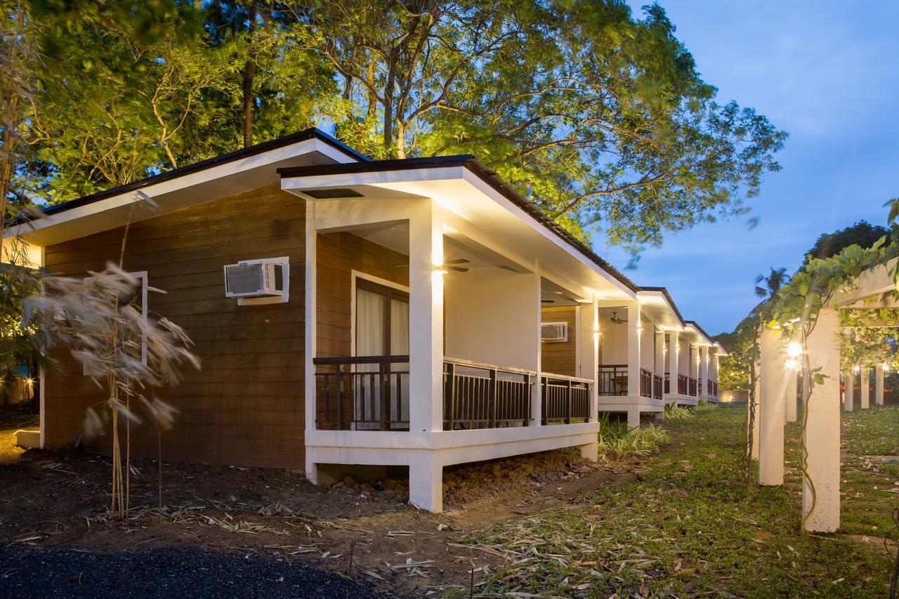Solina Beach & Nature Resort Carles Exterior photo