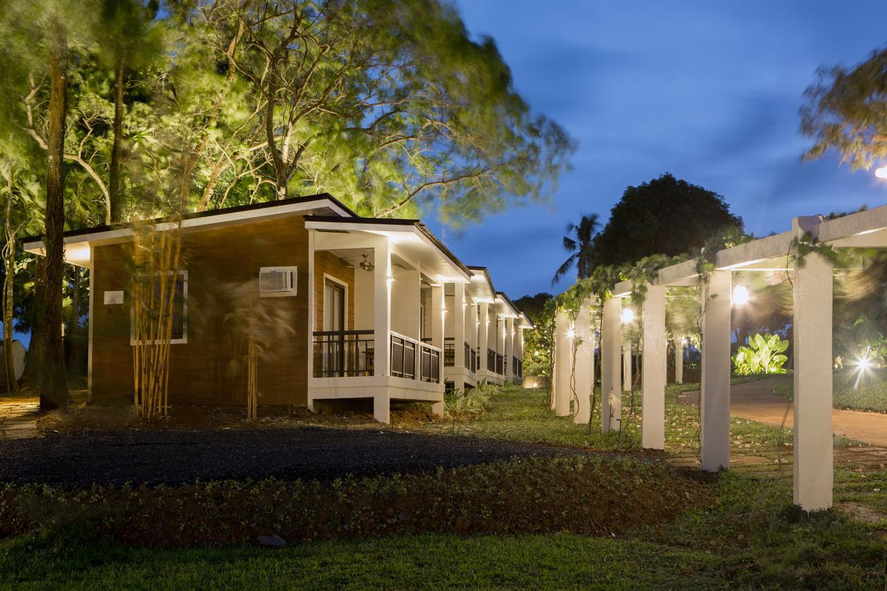 Solina Beach & Nature Resort Carles Exterior photo