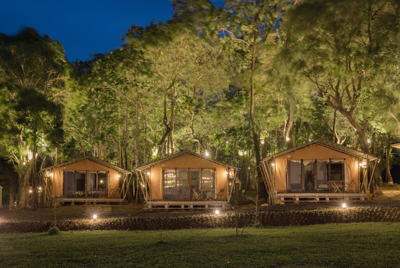 Solina Beach & Nature Resort Carles Exterior photo