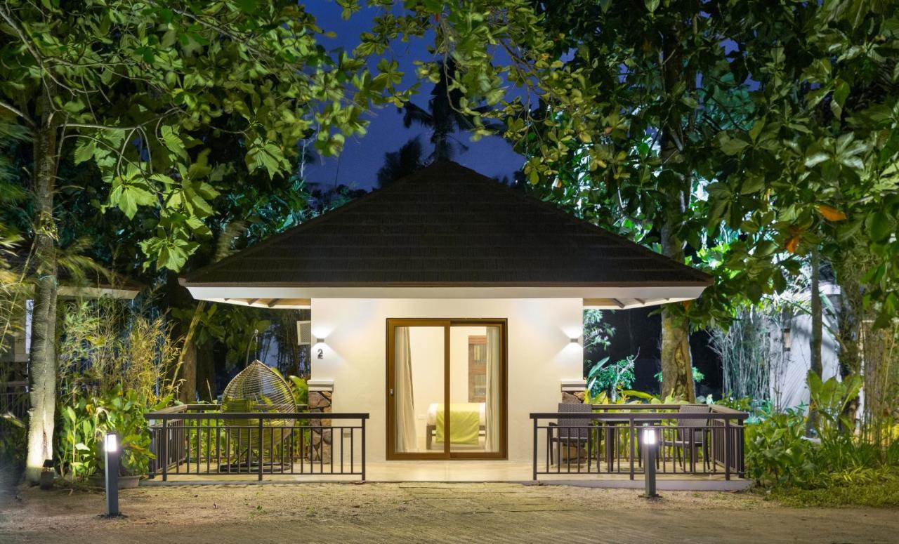 Solina Beach & Nature Resort Carles Exterior photo