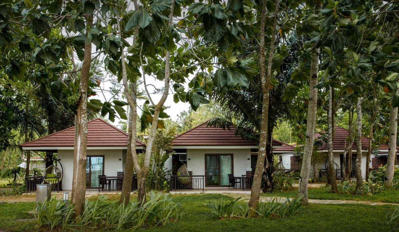 Solina Beach & Nature Resort Carles Exterior photo