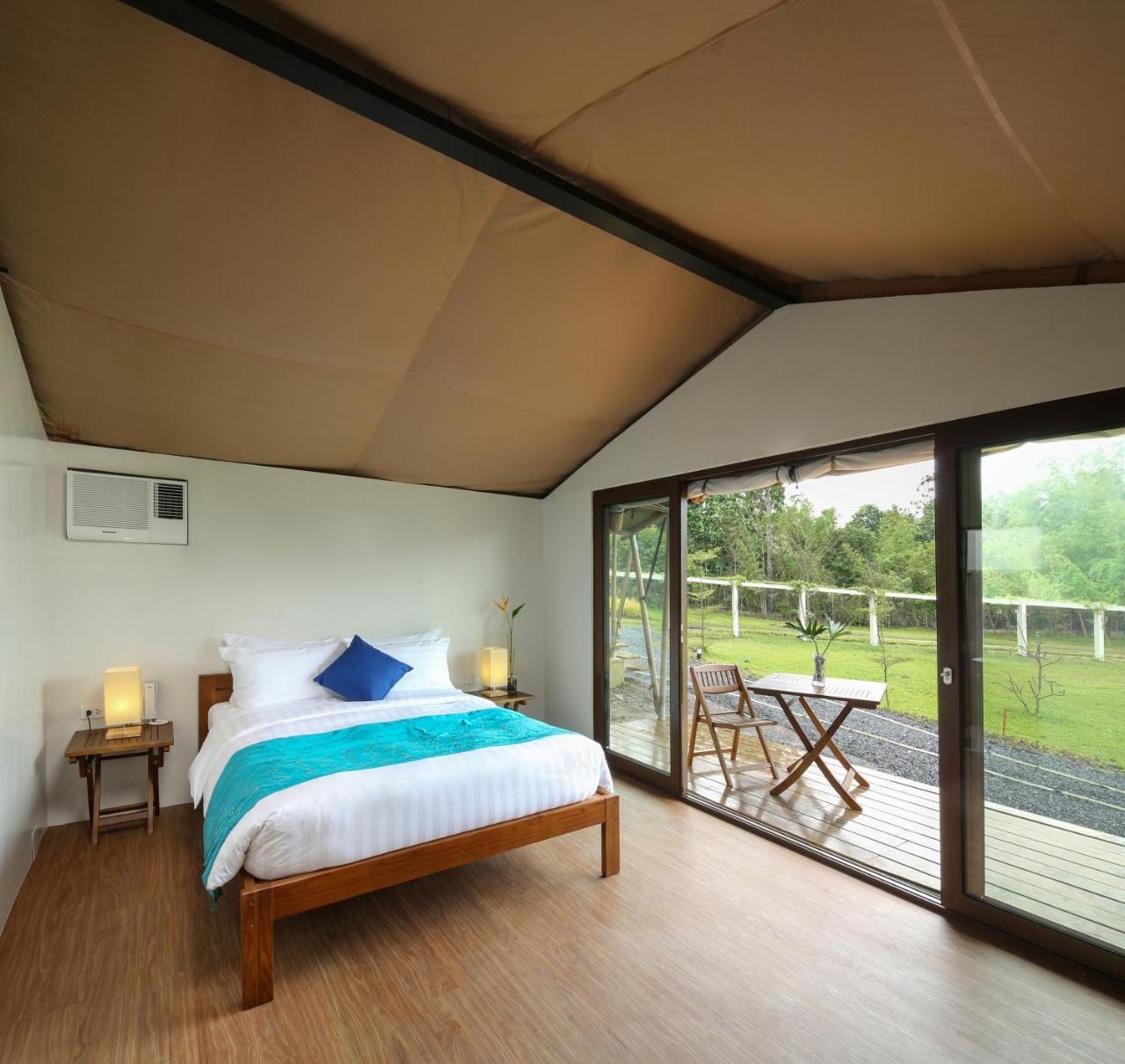 Solina Beach & Nature Resort Carles Exterior photo